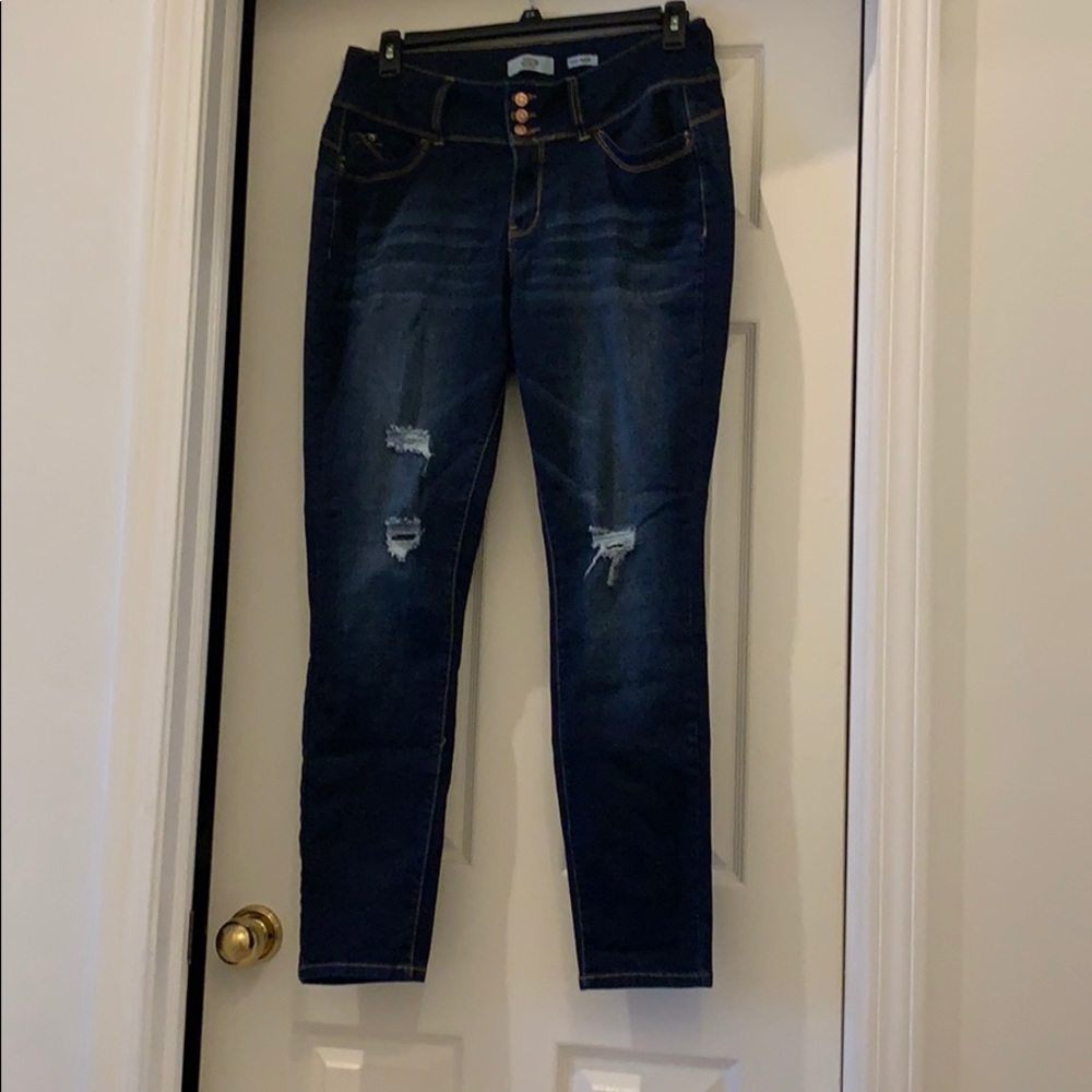 Wanna Betta Butt? Distress skinny jeans